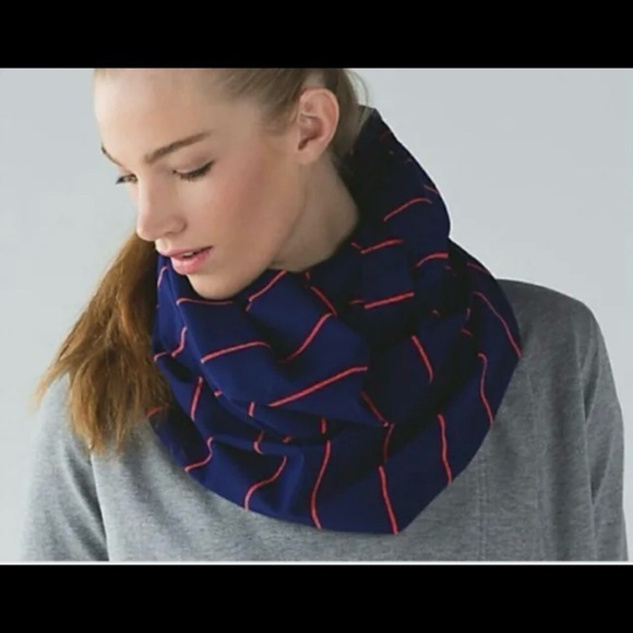 Lululemon Vinyasa scarf SHBG Sailor Stripe Hero Blue Alarming - Picture 6 of 7